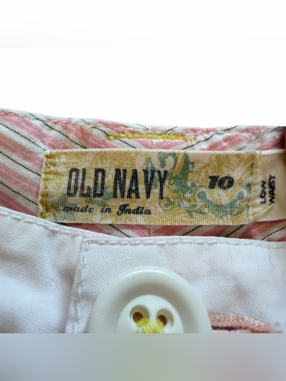 Old Navy Vintage Y2K Cotton White Pink Low Waisted Low Rise Cargo Shorts size 10 - Picture 3 of 5
